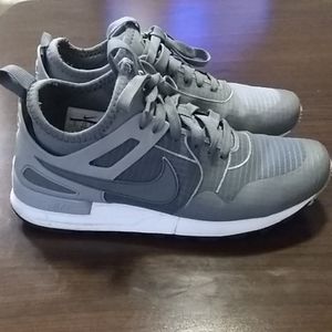 Gray Nike athletic wear size 6